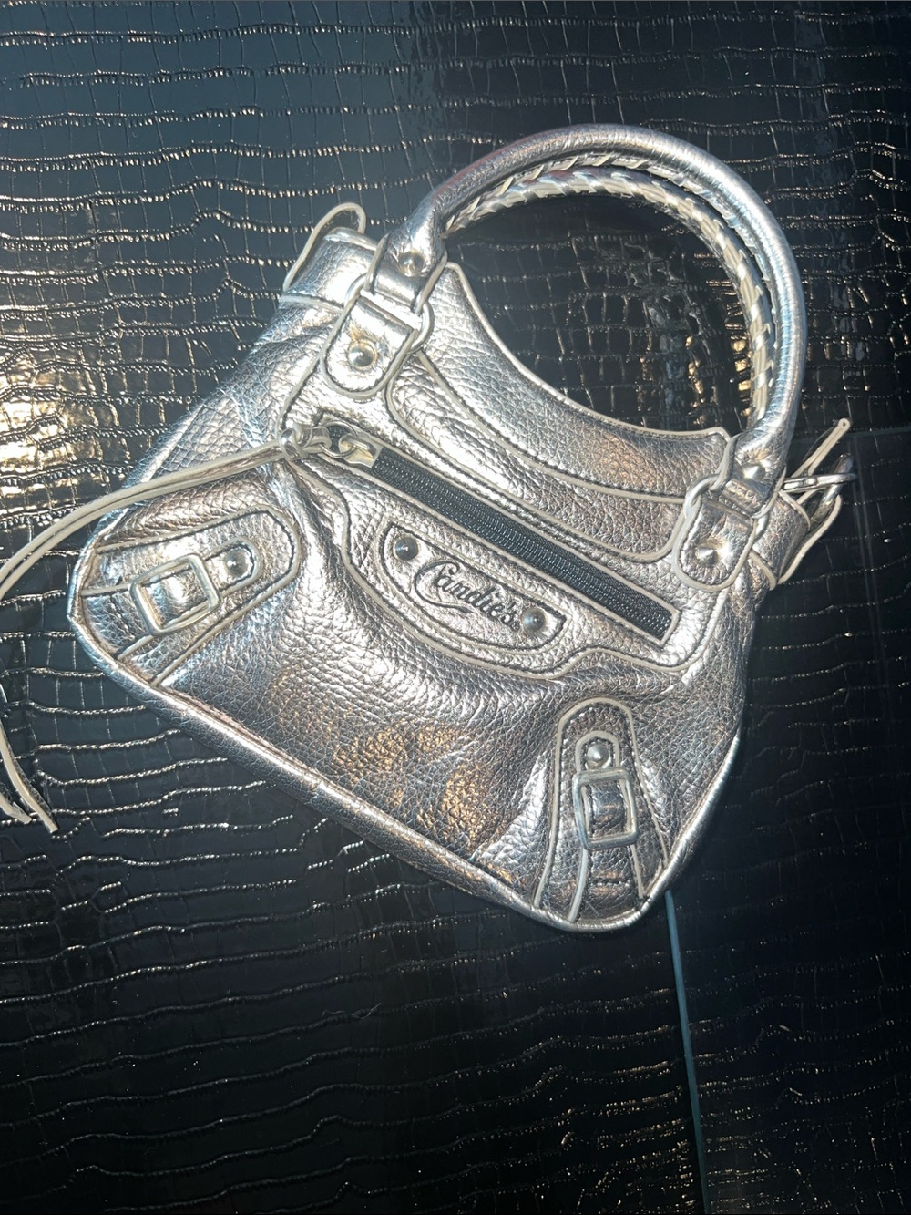 Rare Y2K Archival Unicorn! 💿 Candie’s Metallic Silver Biker Chic Moto Crossbody